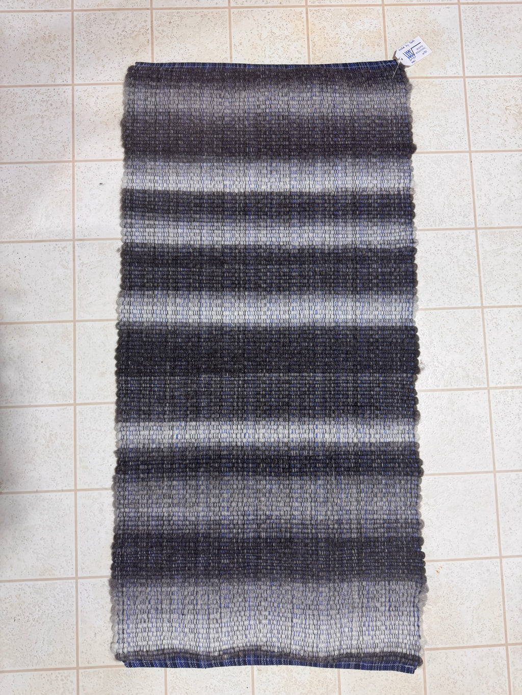 Wool Handmade Rug 26" x 52" Natural Gray Hombre